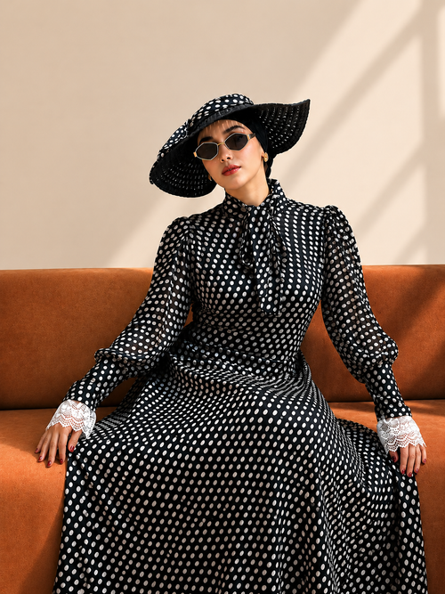 Robe Longue Sophistiquée à Pois